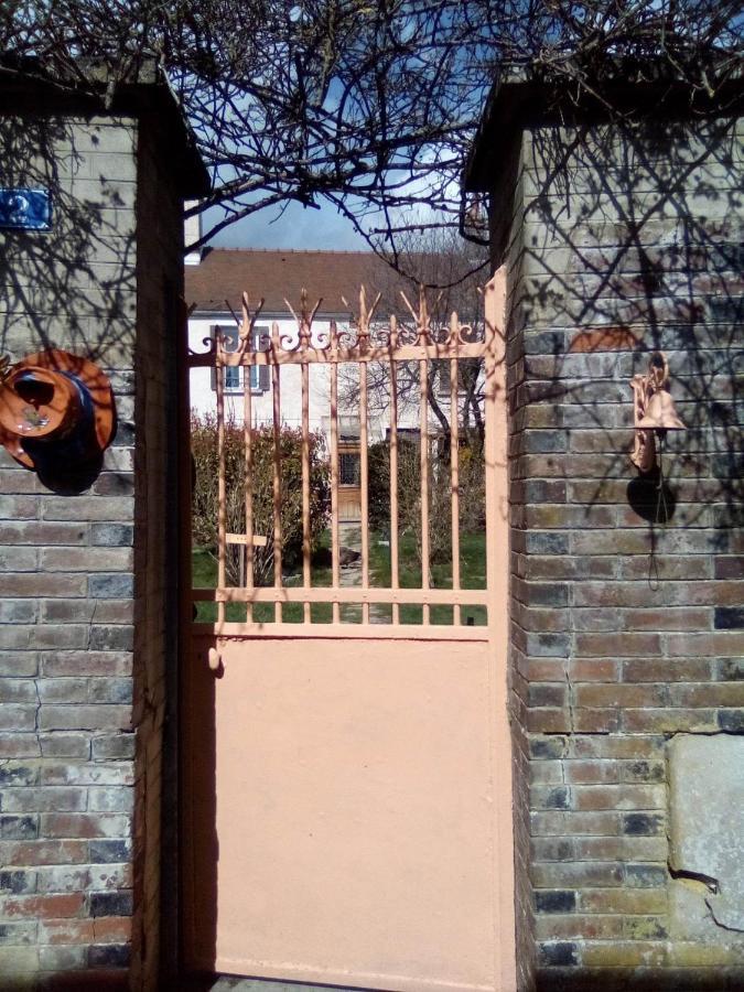 La Grille Fleurie, Chambres D'Hote Chez L'Habitant Arthonnay ภายนอก รูปภาพ
