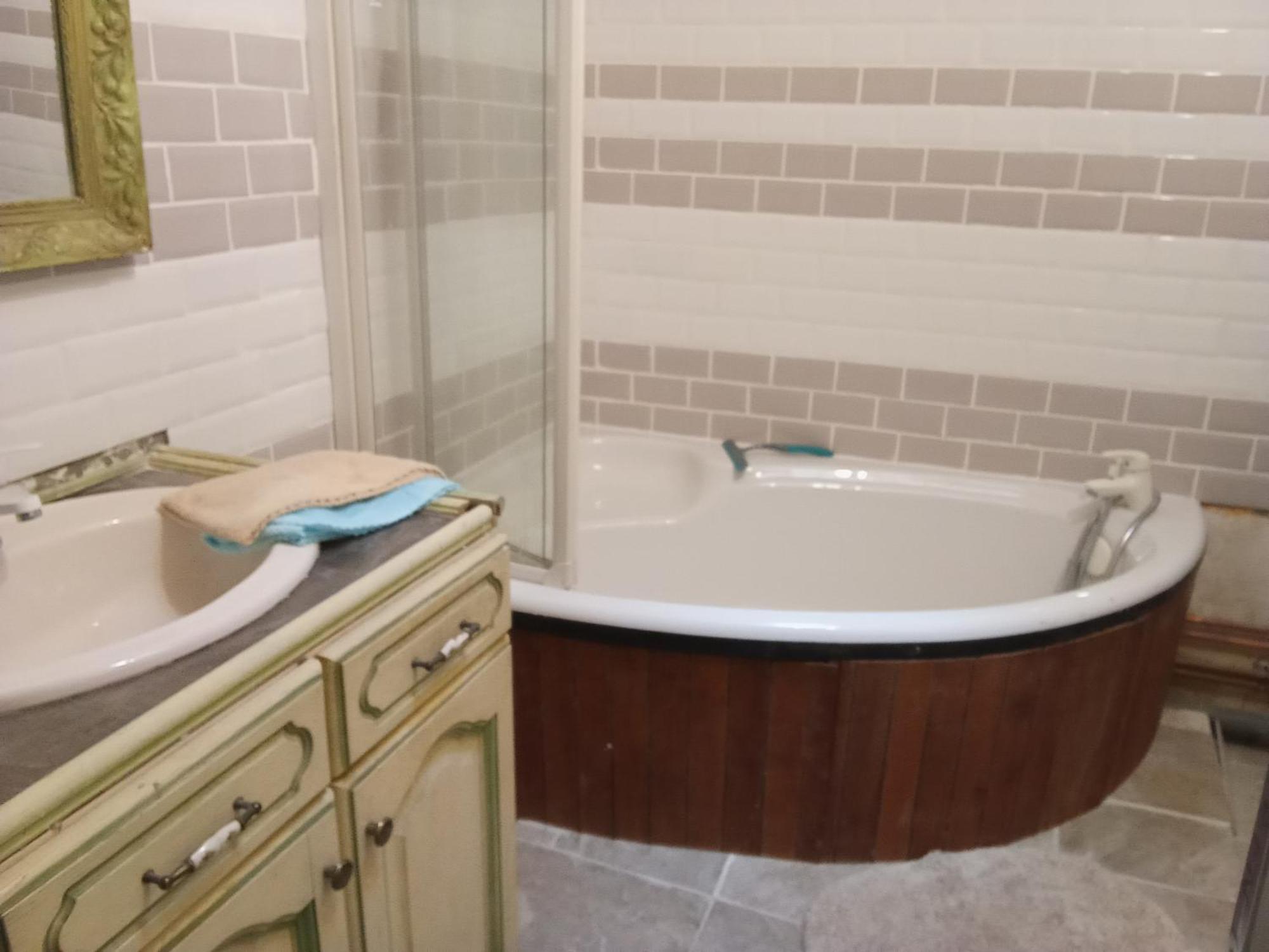 La Grille Fleurie, Chambres D'Hote Chez L'Habitant Arthonnay ภายนอก รูปภาพ