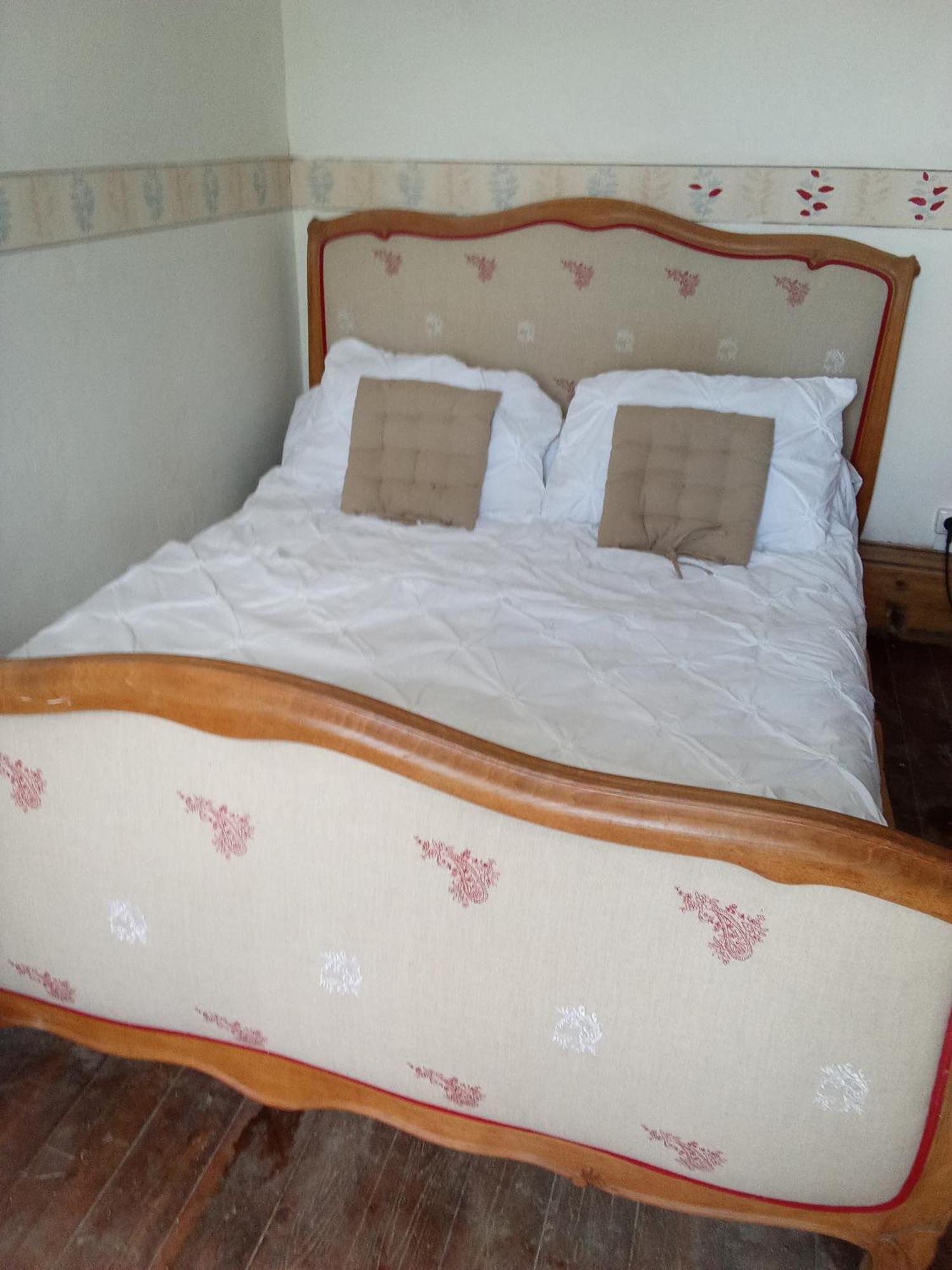 La Grille Fleurie, Chambres D'Hote Chez L'Habitant Arthonnay ภายนอก รูปภาพ
