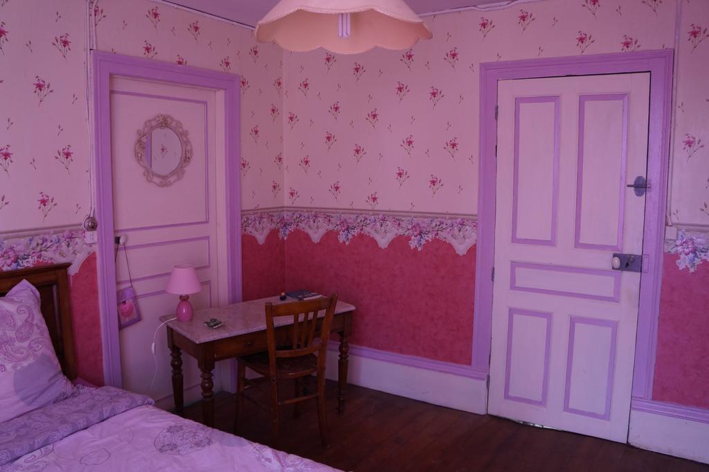 La Grille Fleurie, Chambres D'Hote Chez L'Habitant Arthonnay ภายนอก รูปภาพ